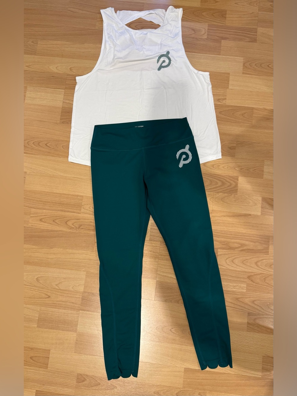 Peloton Green Legging Set + White Open Back Tank | Scallop Hem | Size L